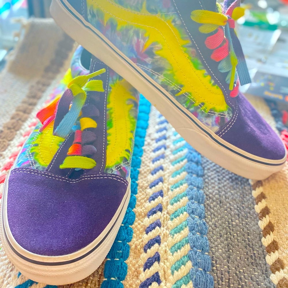 Gently used men’s Tie-dyed skate shoes casual shoes